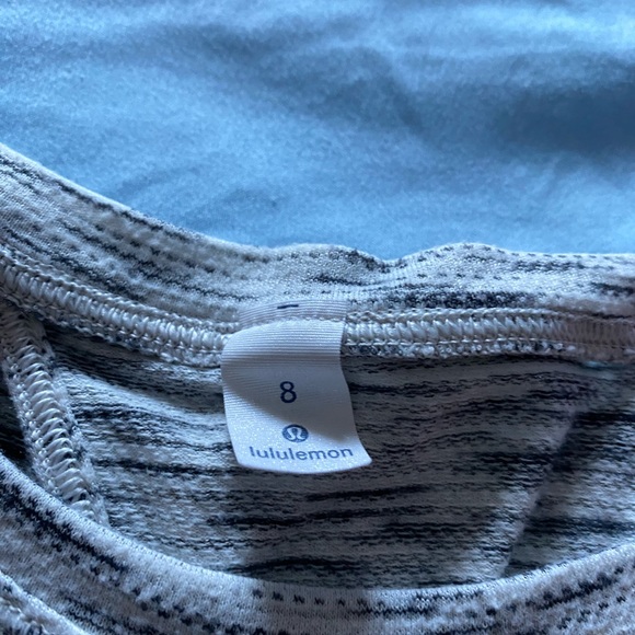 Lululemon Open-Back shirt - Picture 3 of 4